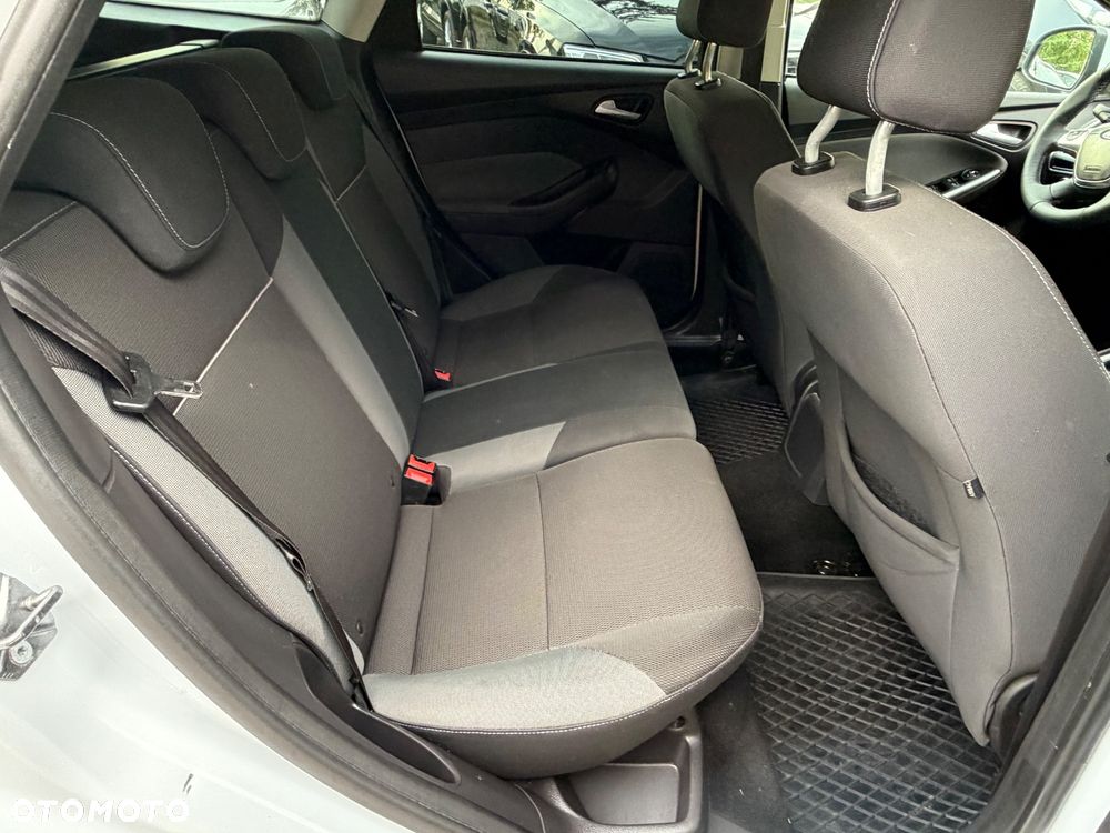 Ford Focus 1.6 Edition - 18