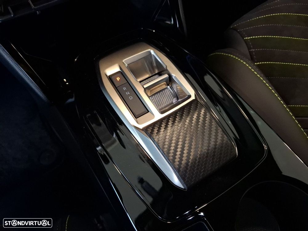 Peugeot 2008 1.2 Hybrid GT e-DCS6 - 17