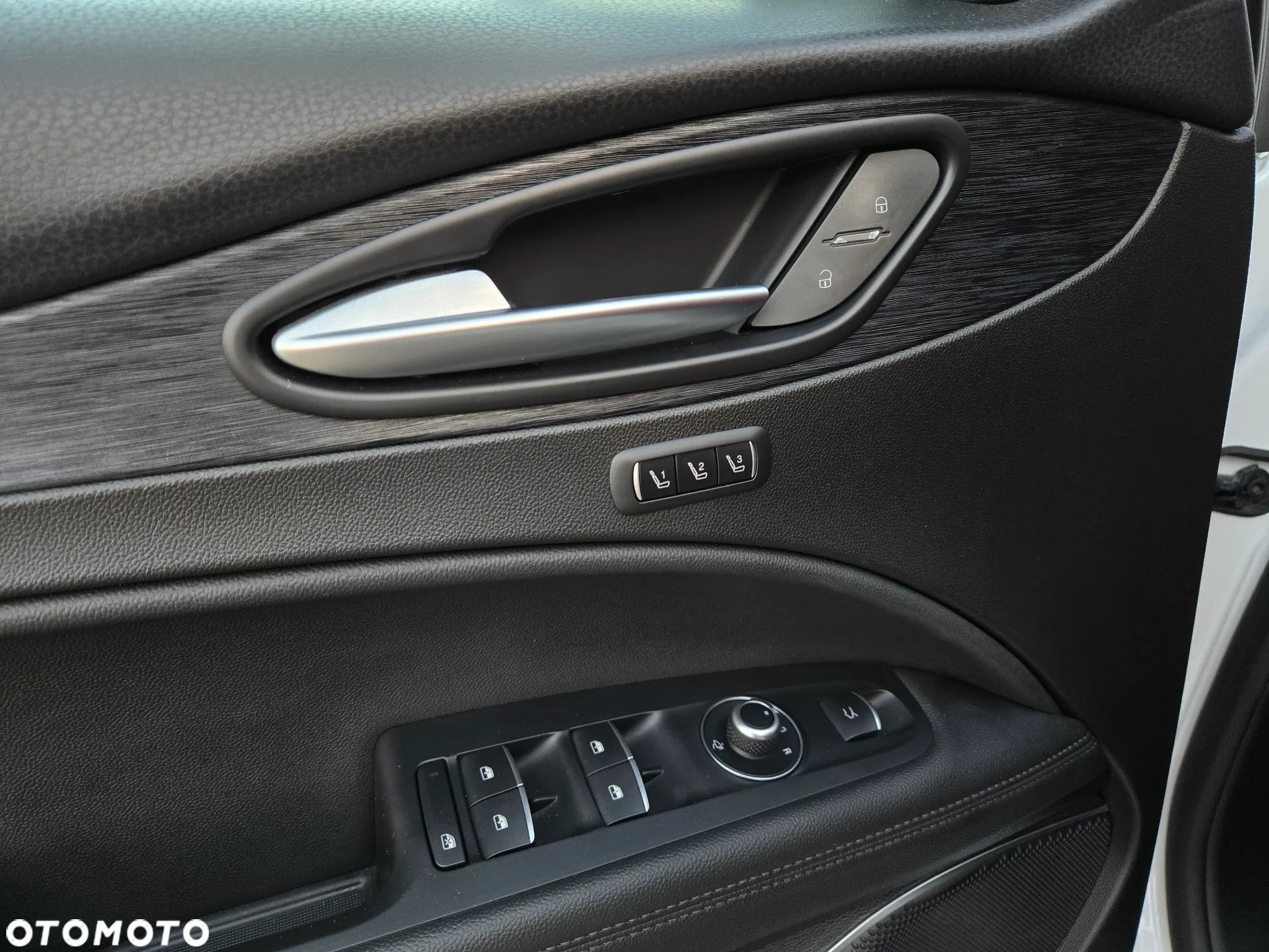 Alfa Romeo Stelvio 2.0 Turbo 16V AT8-Q4 Veloce Ti - 30