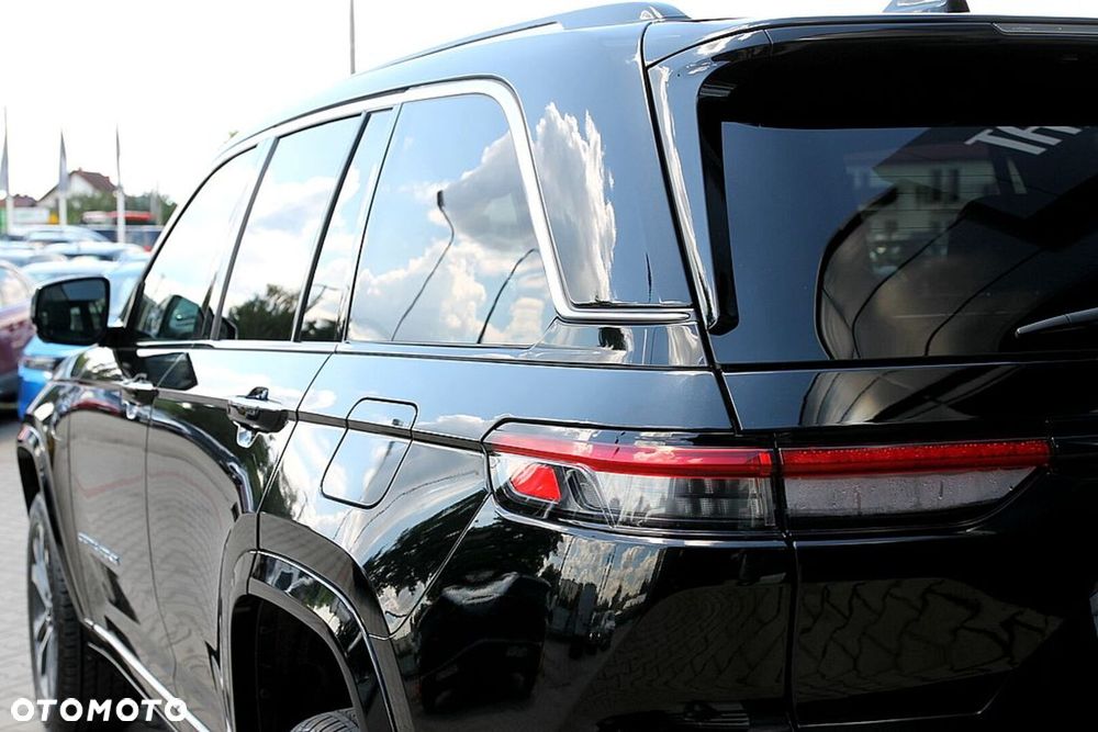 Jeep Grand Cherokee - 12