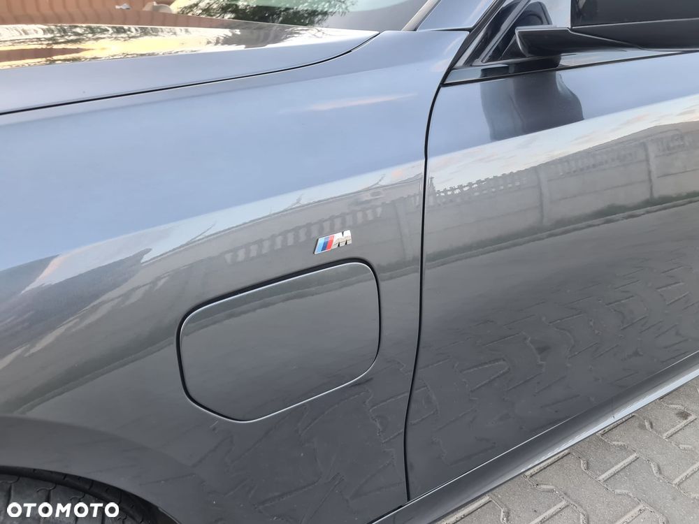 BMW Seria 3 330e M Sport - 12