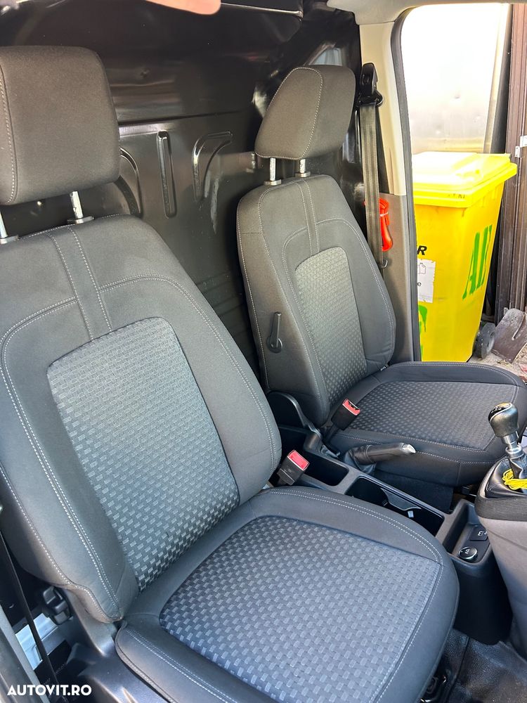 Ford Transit Connect - 11