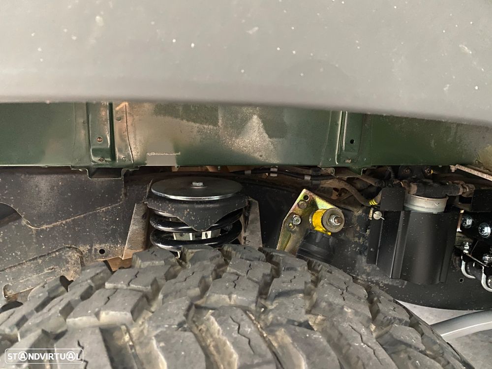 Land Rover Defender 90 2.5 TD5 Metal Top - 14