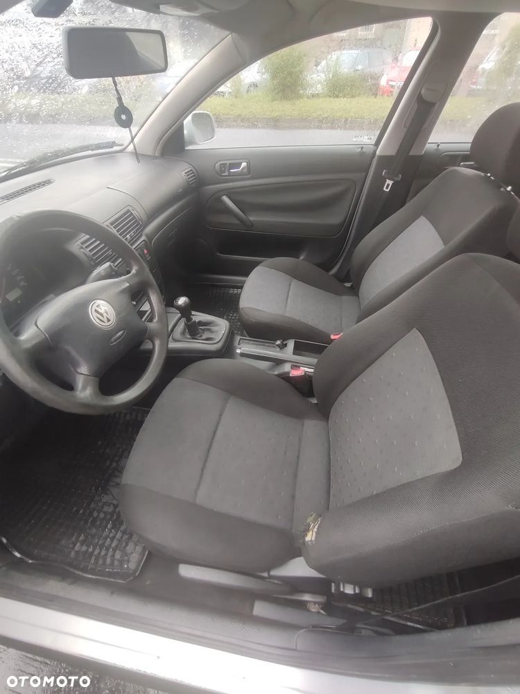 Volkswagen Passat 1.8 - 8