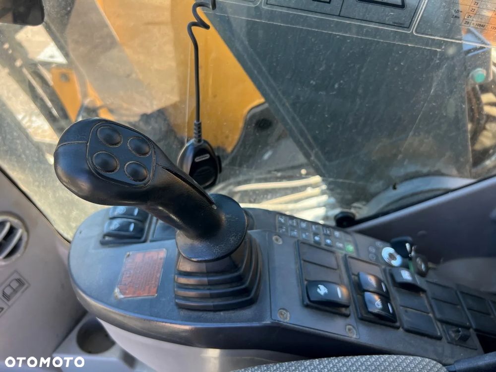 Volvo ECR235 - 12