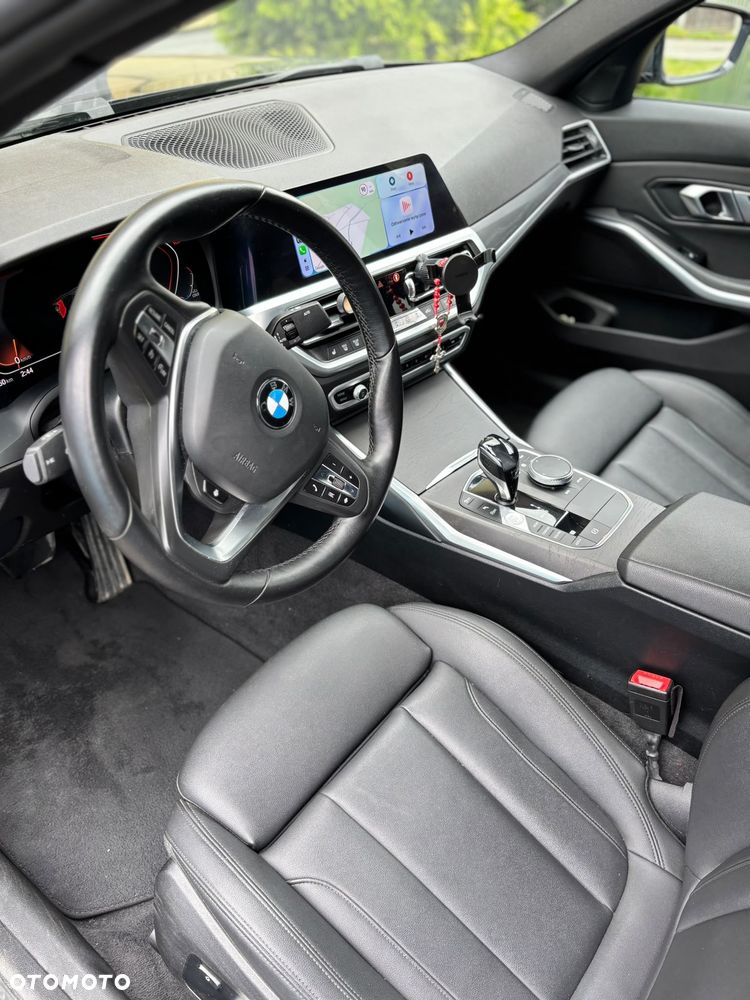 BMW Seria 3 330i Sport Line - 9