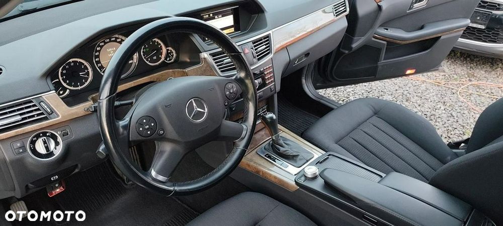 Mercedes-Benz Klasa E 200 BlueEFFICIENCY 7G-TRONIC Elegance - 16