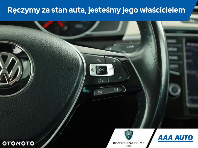 Volkswagen Passat - 16
