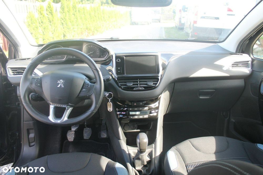 Peugeot 208 - 11