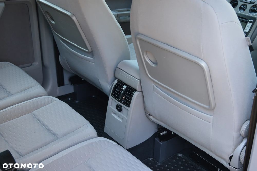 Volkswagen Touran - 36