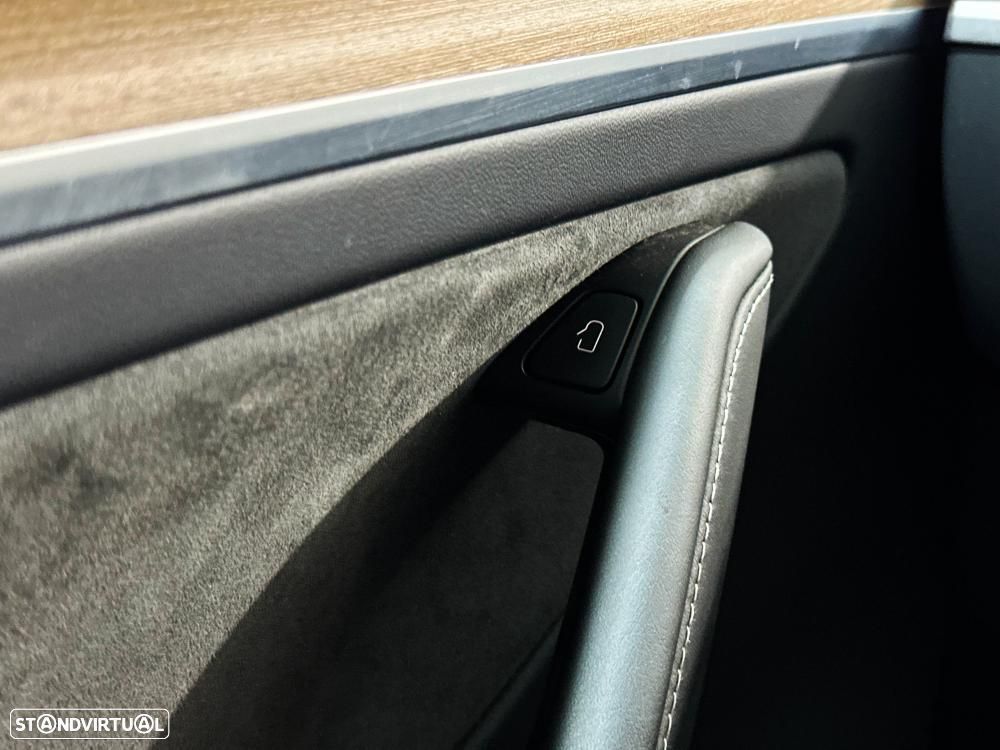 Tesla Model Y Performance Dual Motor AWD - 47