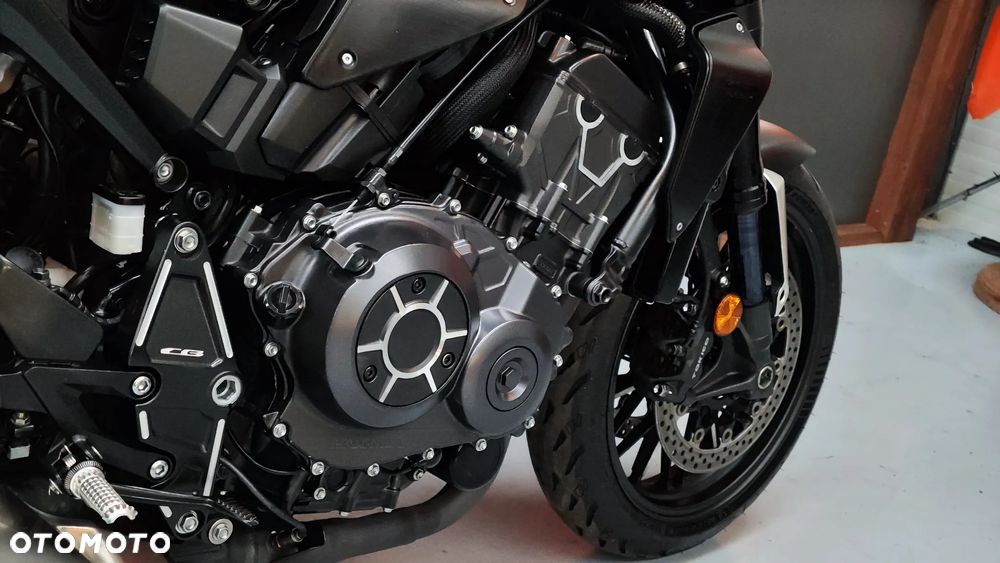 Honda CB - 12
