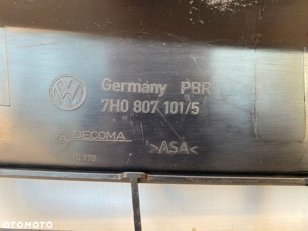 VW T5 CARAVELLE MULTIVAN 03- ATRAPA GRILL ORYGINAŁ ZNACZEK CHROM 7H0807101 - 9