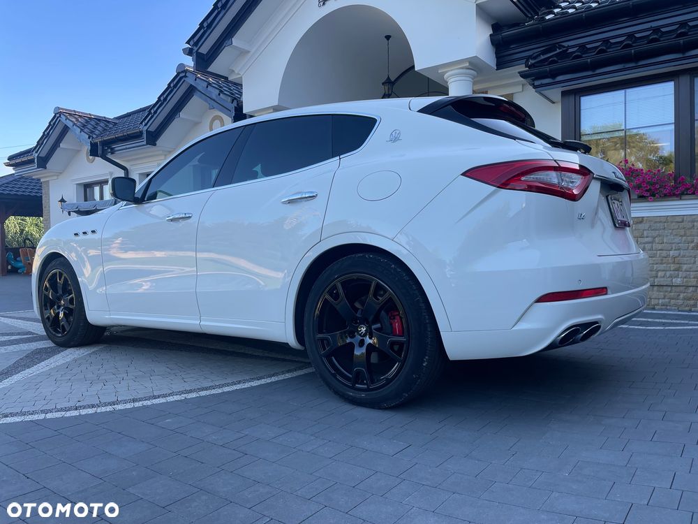 Maserati Levante Essence - 6