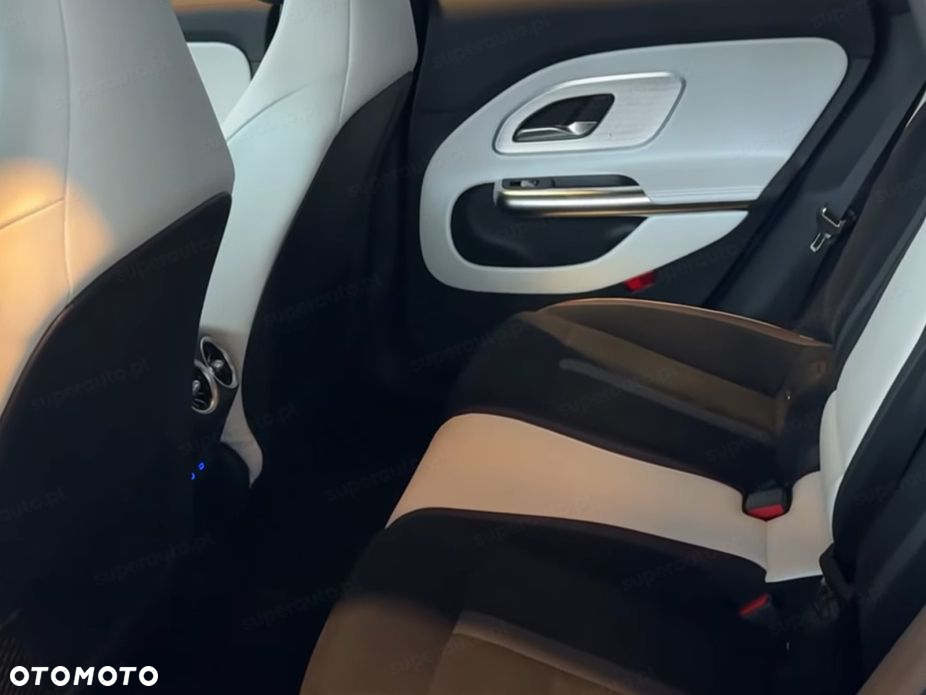 Mercedes-Benz CLA - 11