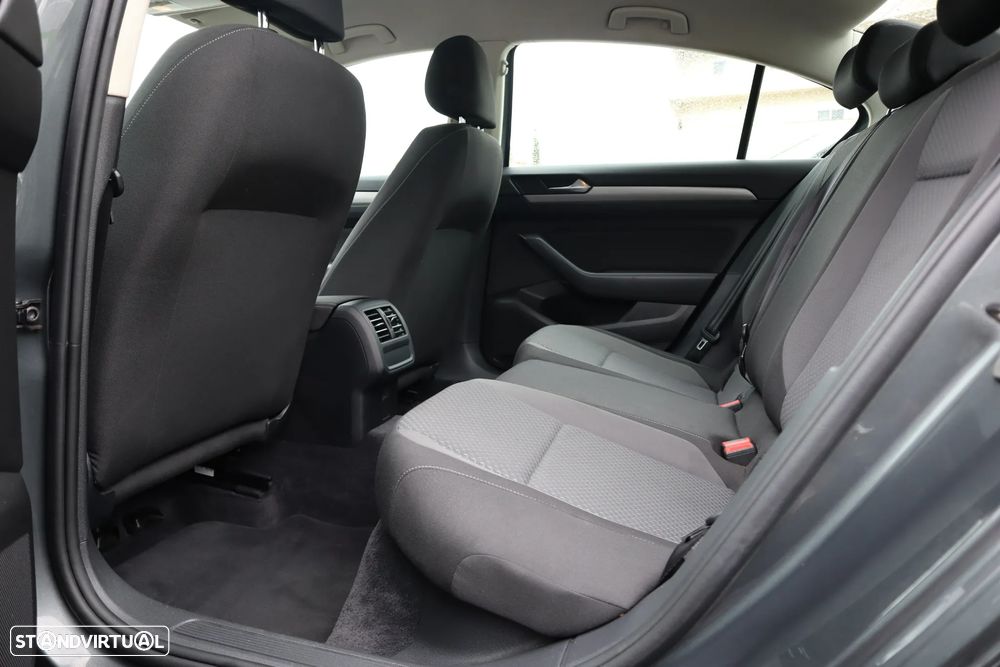 VW Passat 1.6 TDI (BlueMotion ) Comfortline - 8