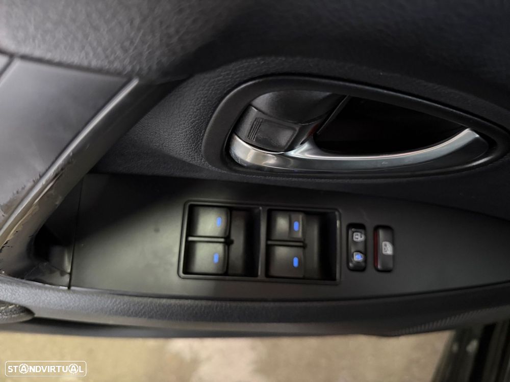 Toyota Avensis SW - 12