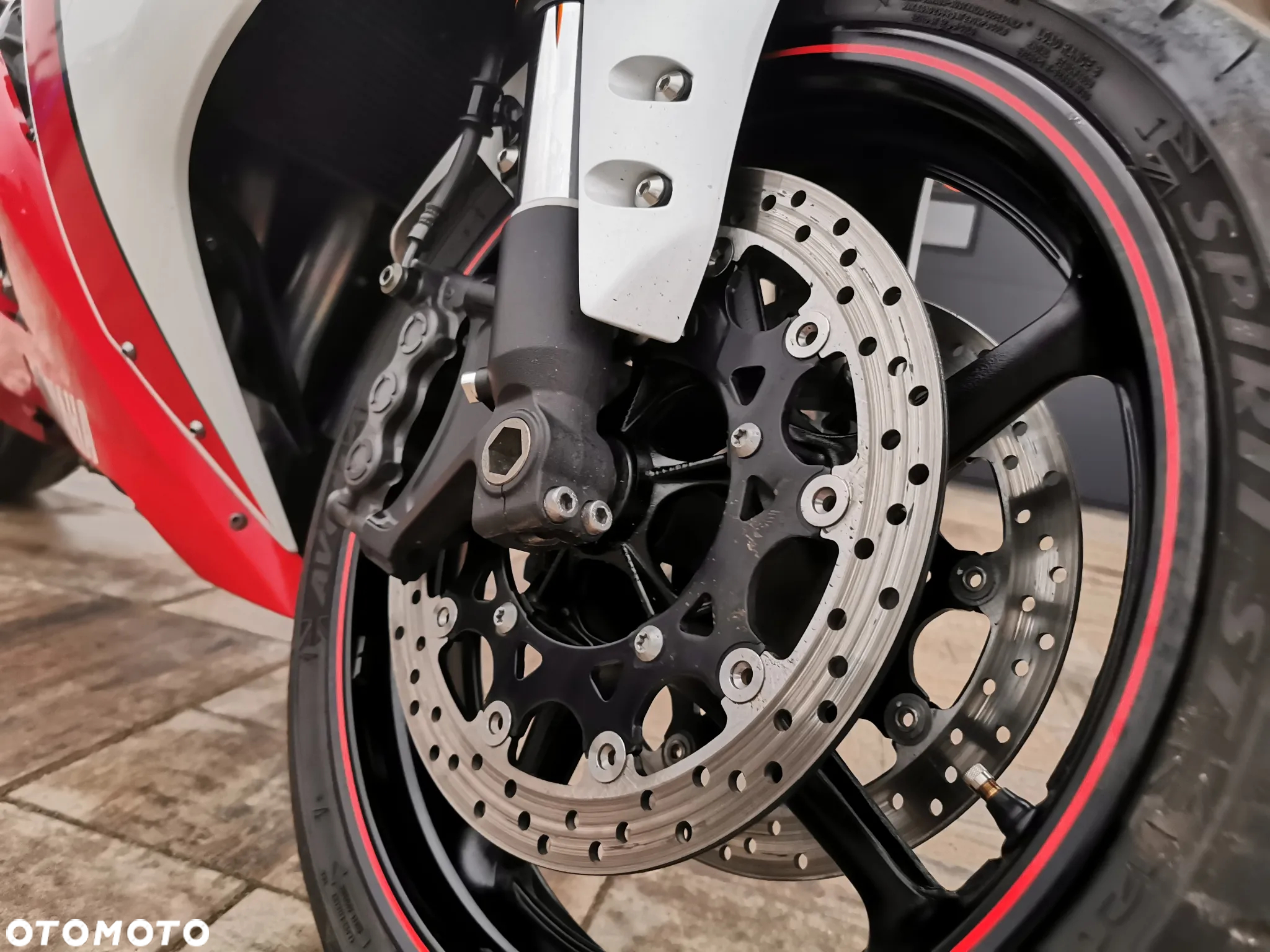 Yamaha R1 - 26