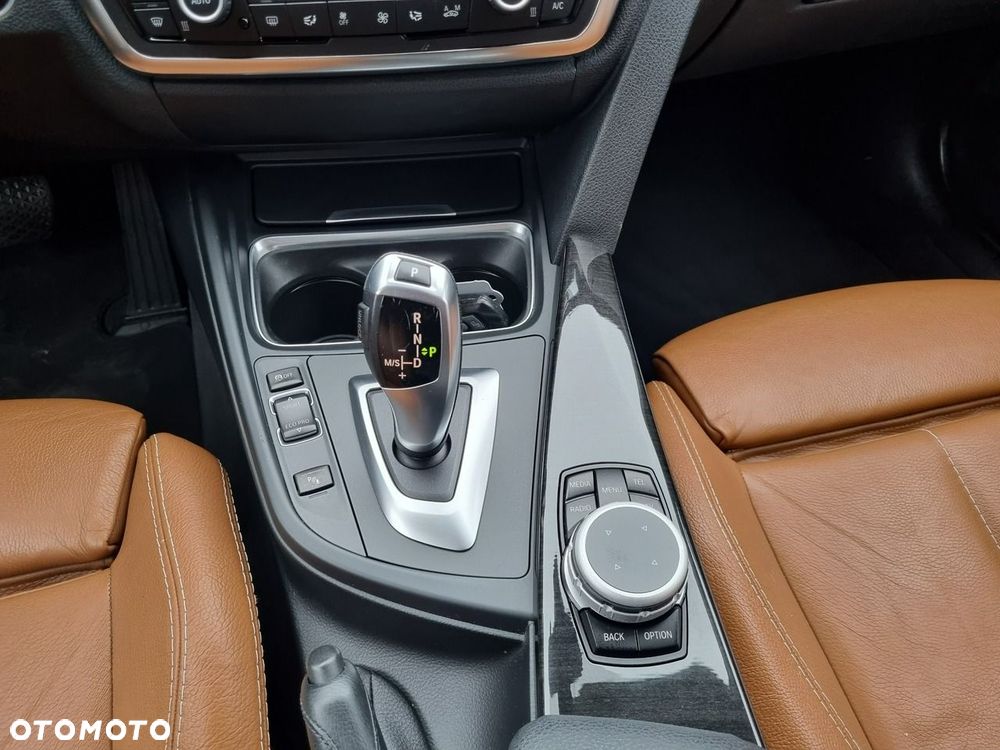 BMW Seria 3 328i Sport Line - 25