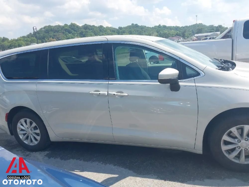 Chrysler Pacifica - 6