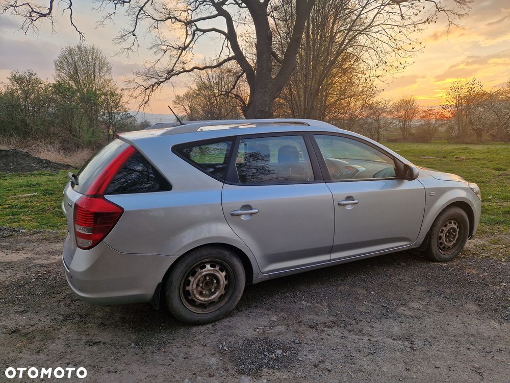 Kia Ceed 1.6 Crdi Comfort - 1