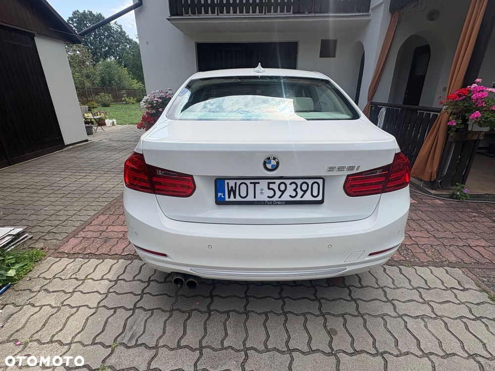 BMW Seria 3 328i - 2