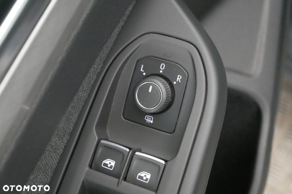 Volkswagen Golf - 24