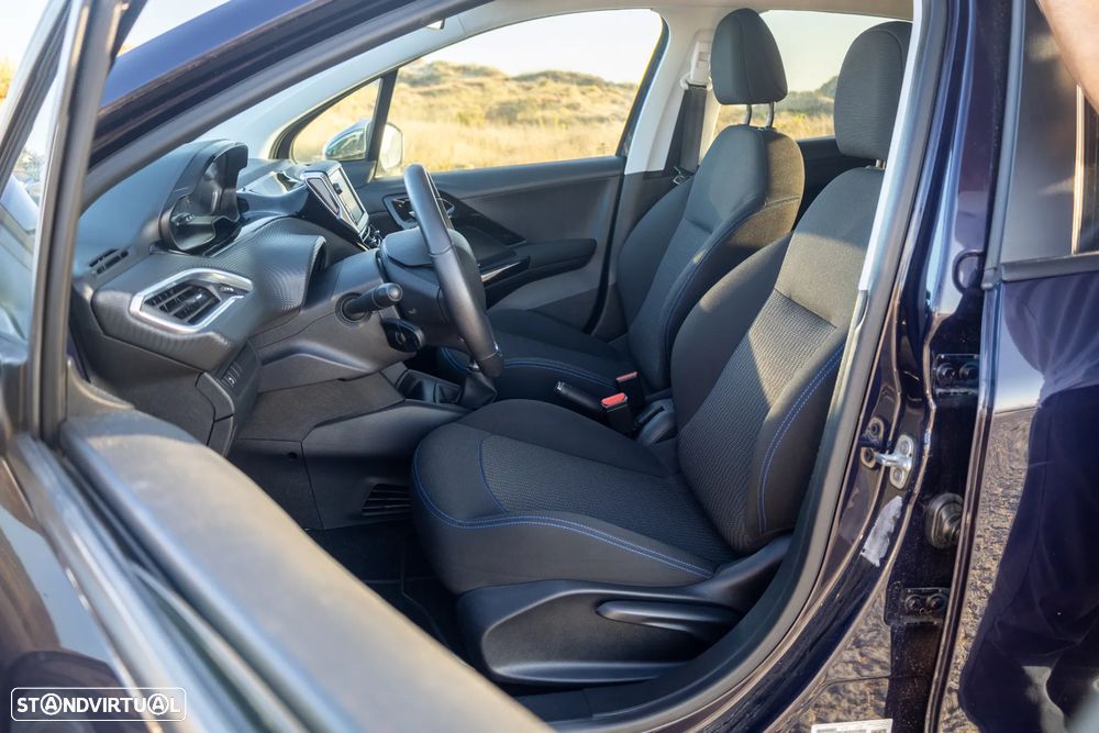 Peugeot 208 1.2 PureTech Allure - 28