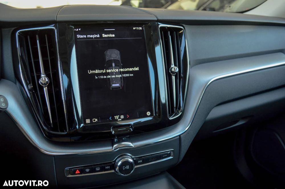 Volvo XC 60 B4 MHEV AT8 AWD Momentum Pro - 9