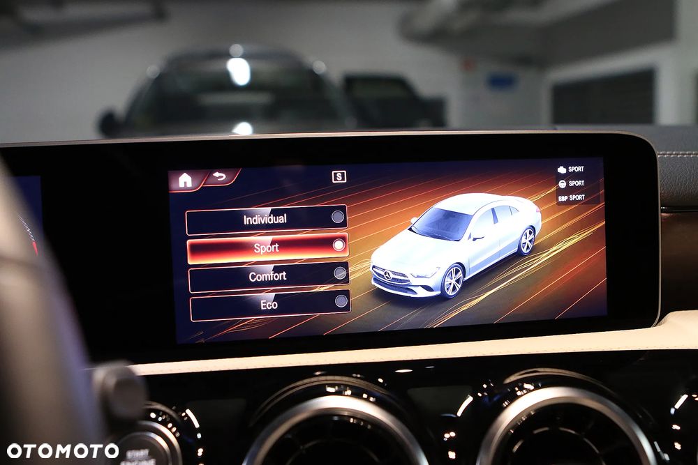 Mercedes-Benz CLA 250 4Matic 7G-DCT AMG Line - 34