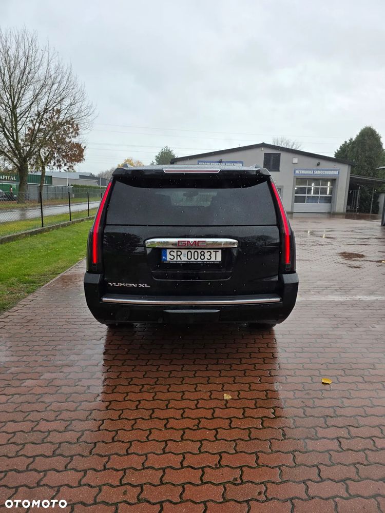 GMC Yukon - 11