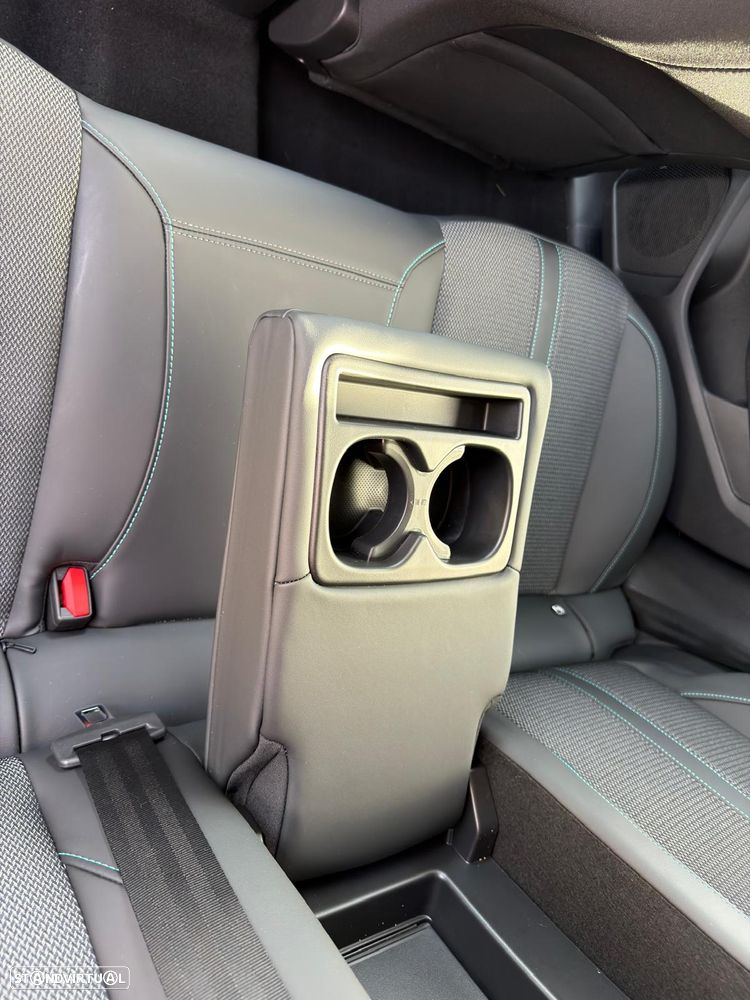 Peugeot 408 1.6 Hybrid Allure e-EAT8 - 43