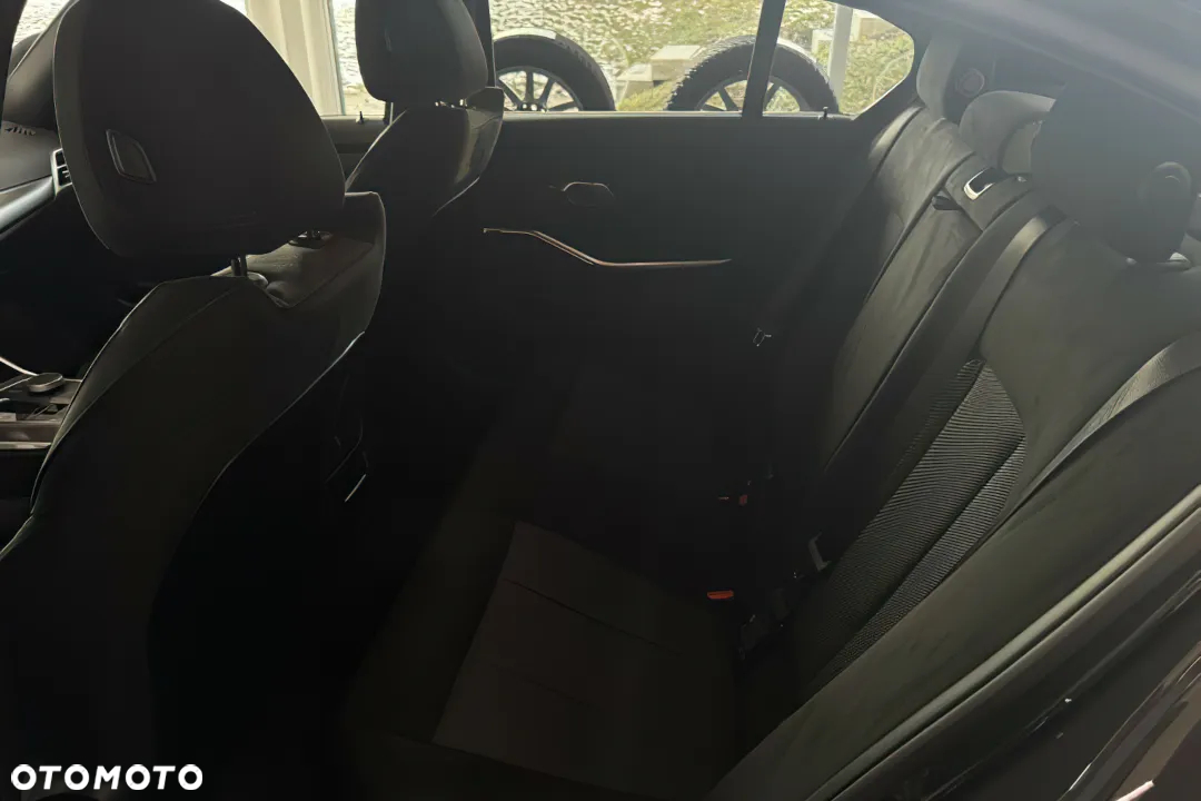 BMW Seria 3 320i M Sport sport - 13