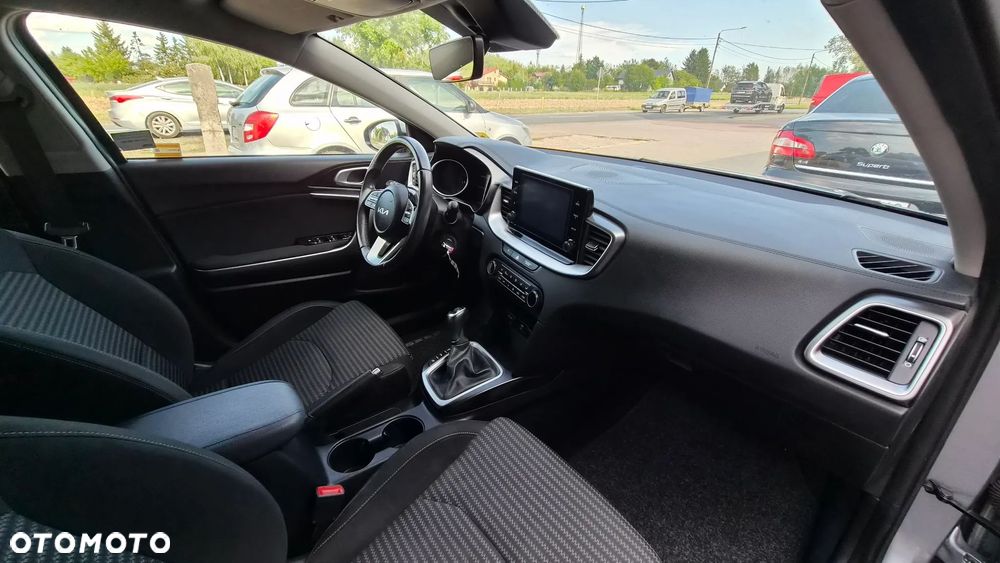 Kia Ceed 1.5 T-GDI Business Line Plus - 12