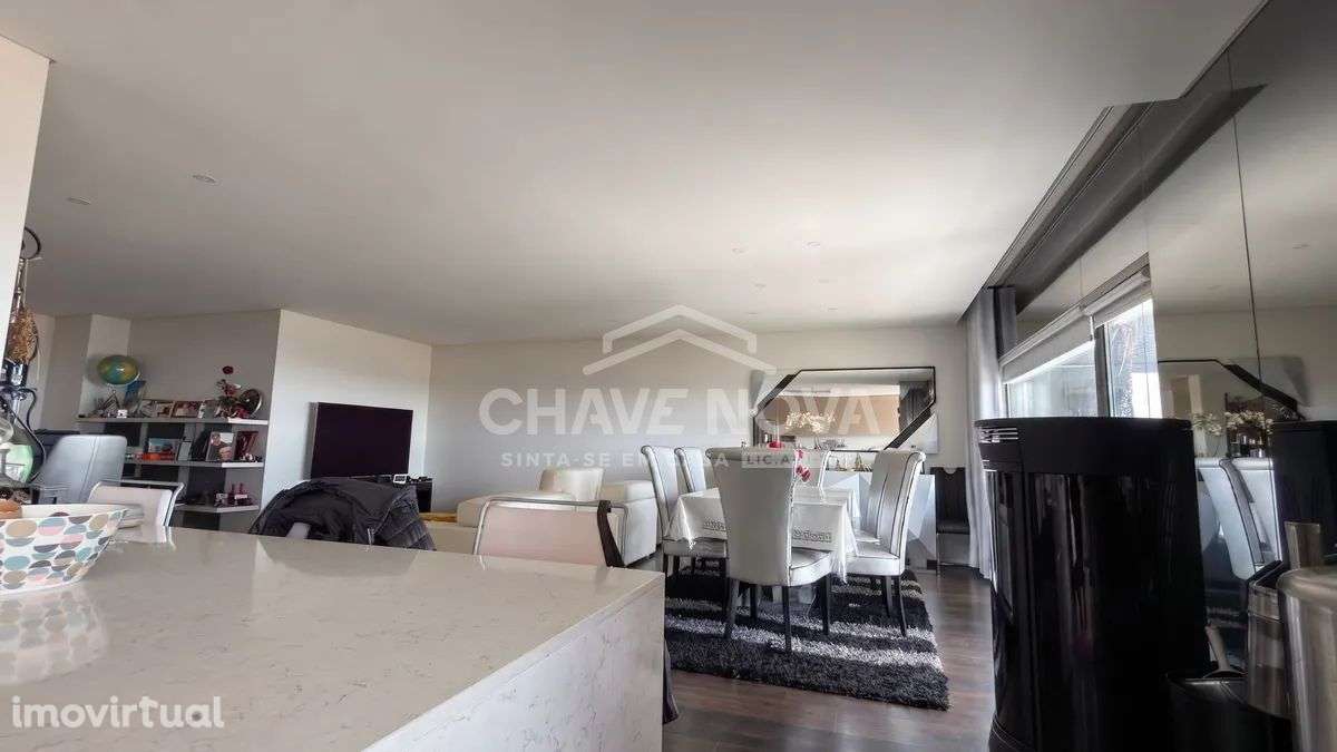 T4 c/ Garagem Fechada para 3 viaturas em Santa Marinha (Gaiashopping) - Grande imagem: 4/37