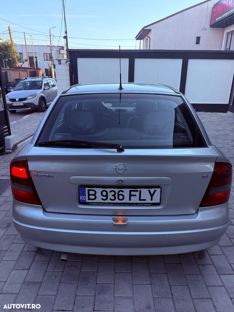 Opel Astra ver-1-8i-aut-essentia - 4