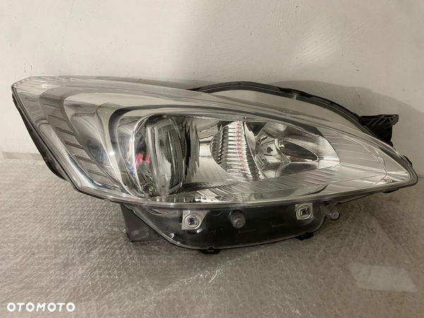 Peugeot 508 I lampa przód prawa zwykła