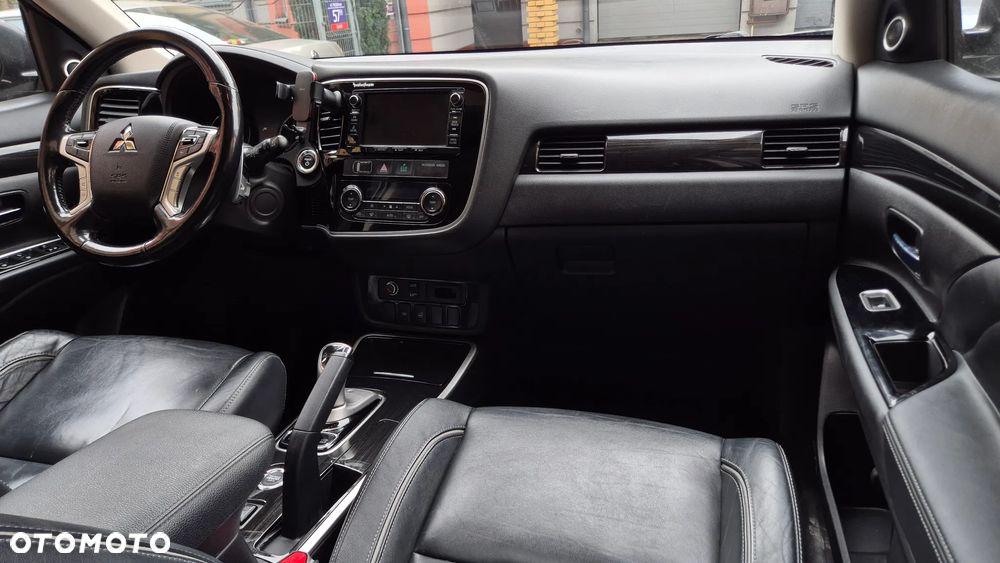 Mitsubishi Outlander - 22