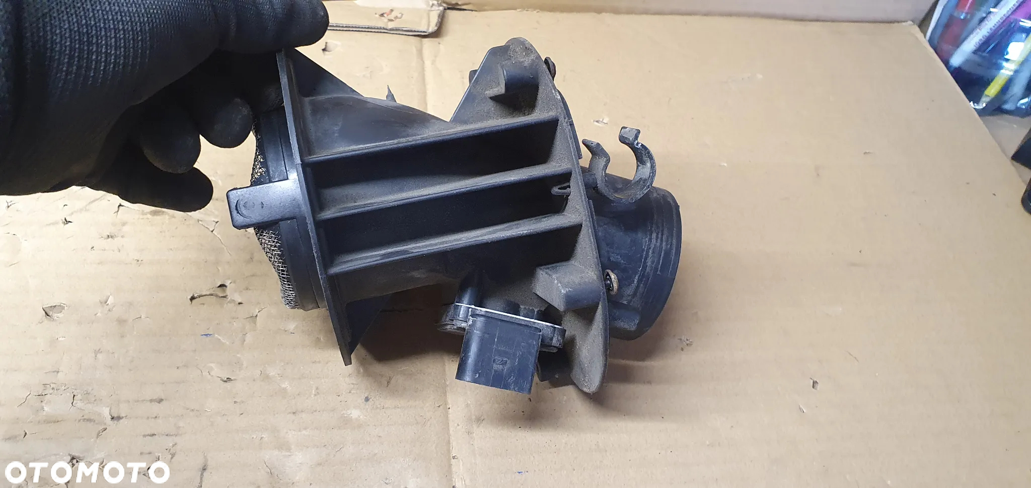 Przepływomierz powietrza Audi A8 D3 4.2 TDI 057906461F - 2