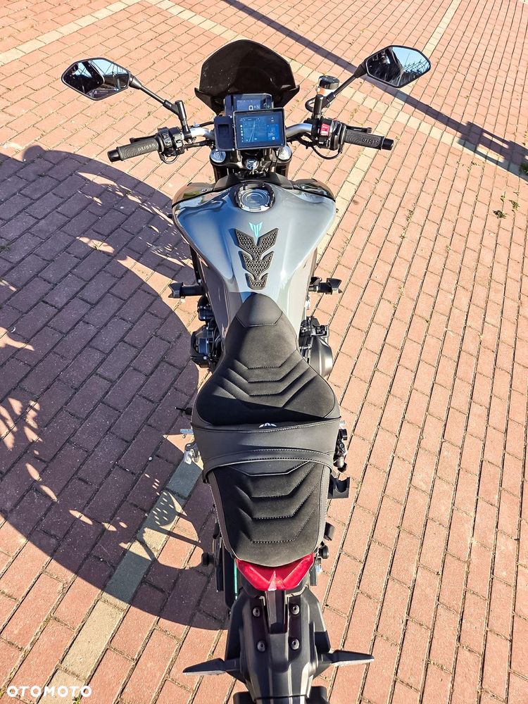 Yamaha MT - 12