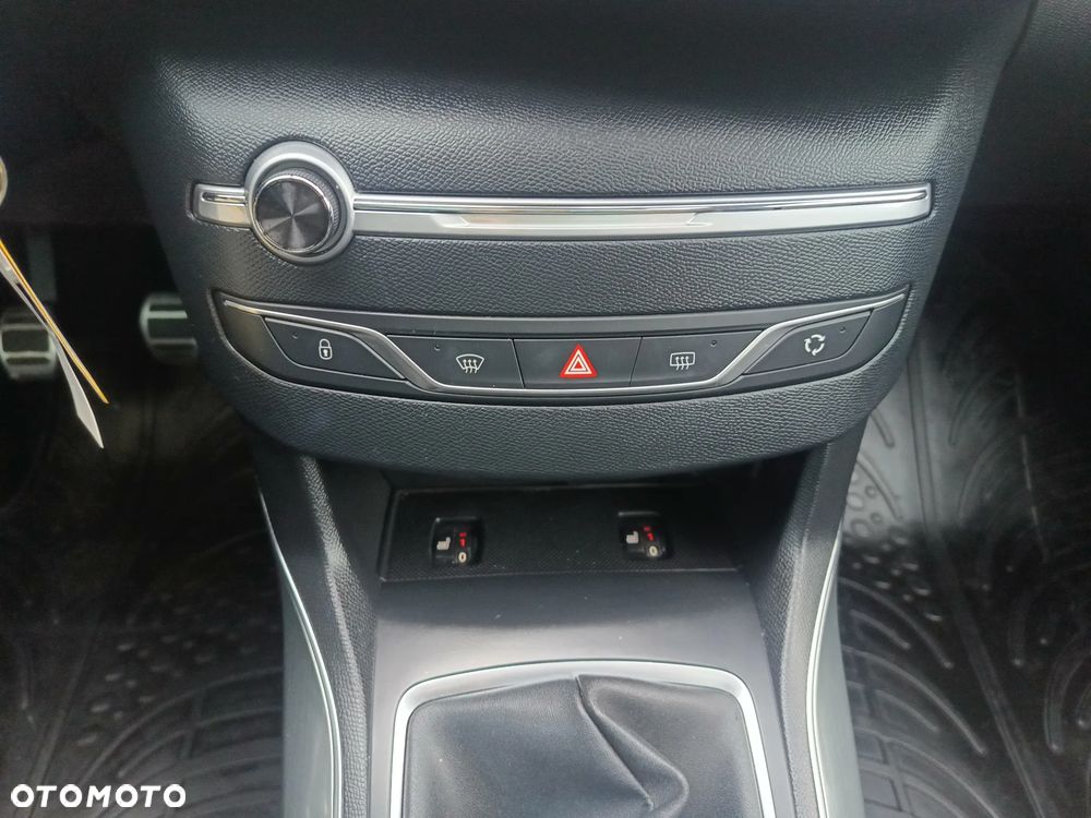Peugeot 308 BlueHDi 130 Allure - 28