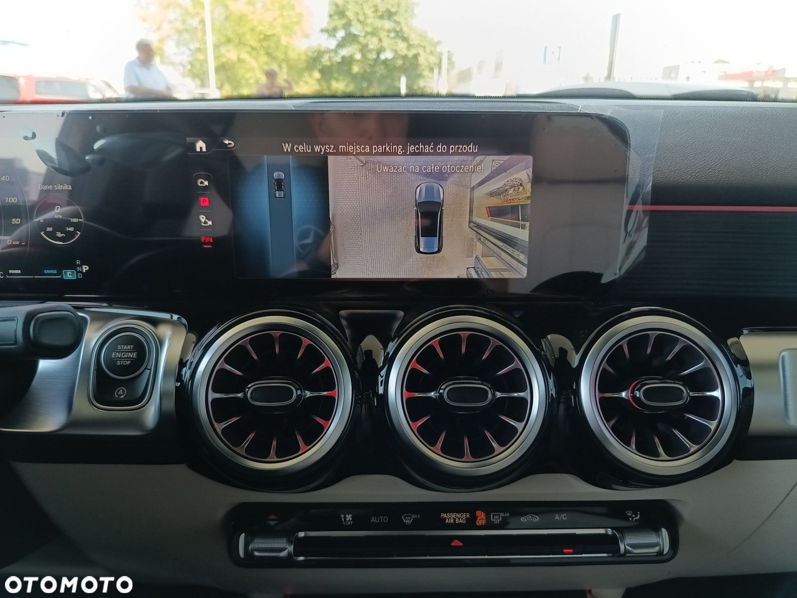 Mercedes-Benz GLB - 33