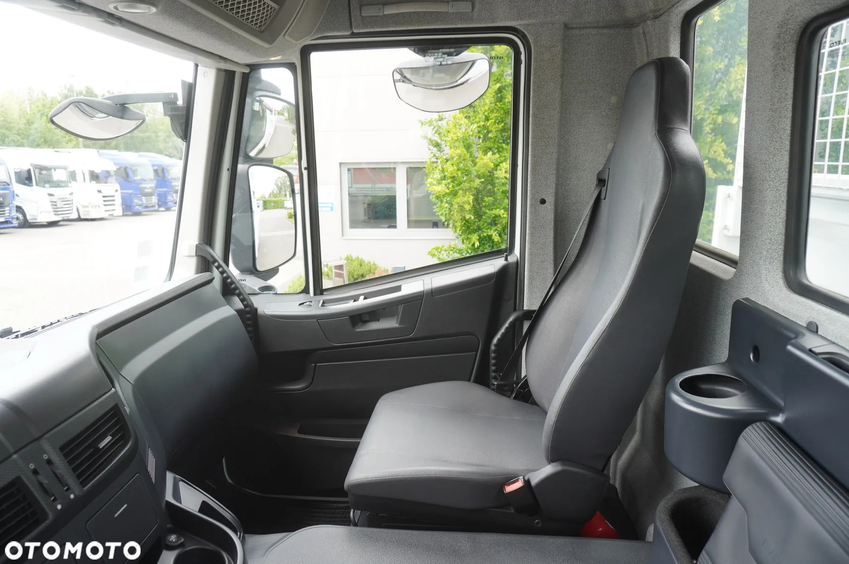 Iveco Stralis 310 / 34 tys. km!!! / HDS Fassi 4t 400 MTH! / Burtowy - 27