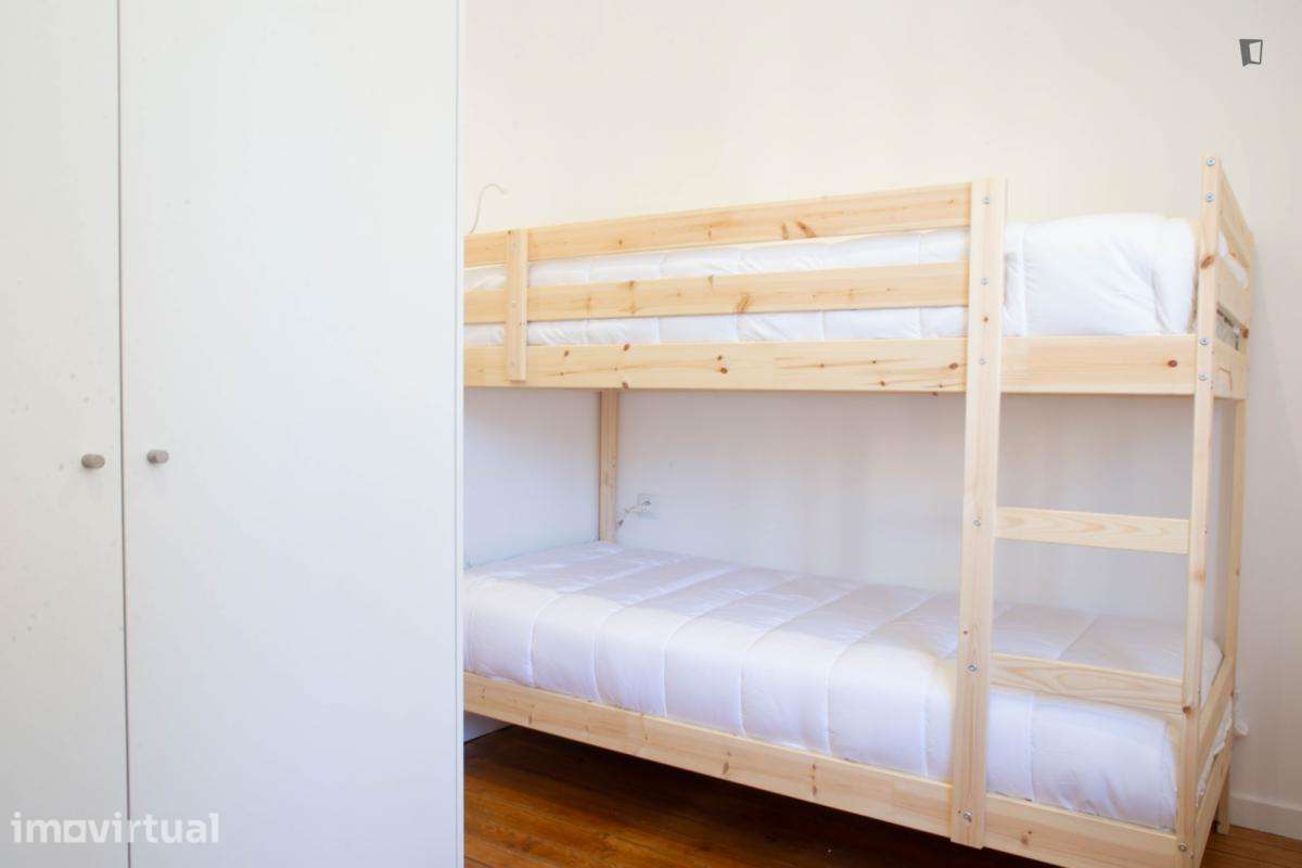 Quarto - localizado em Paranhos Porto - Grande imagem: 4/33