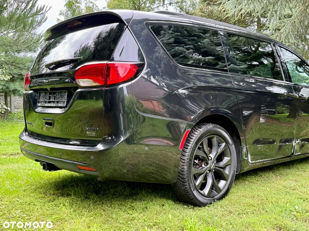 Chrysler Pacifica - 16