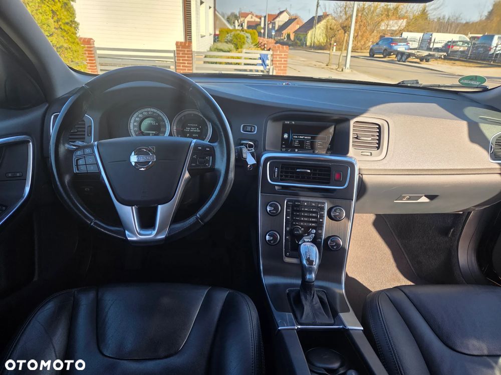 Volvo V60 D4 Geartronic Summum - 19
