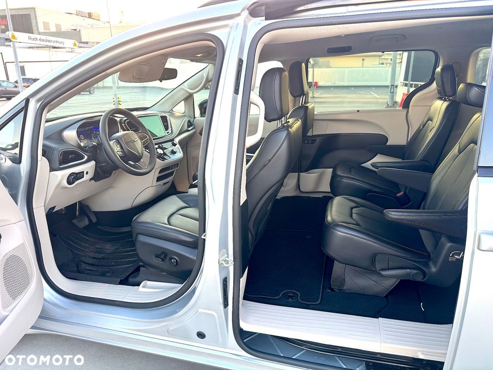 Chrysler Pacifica - 16