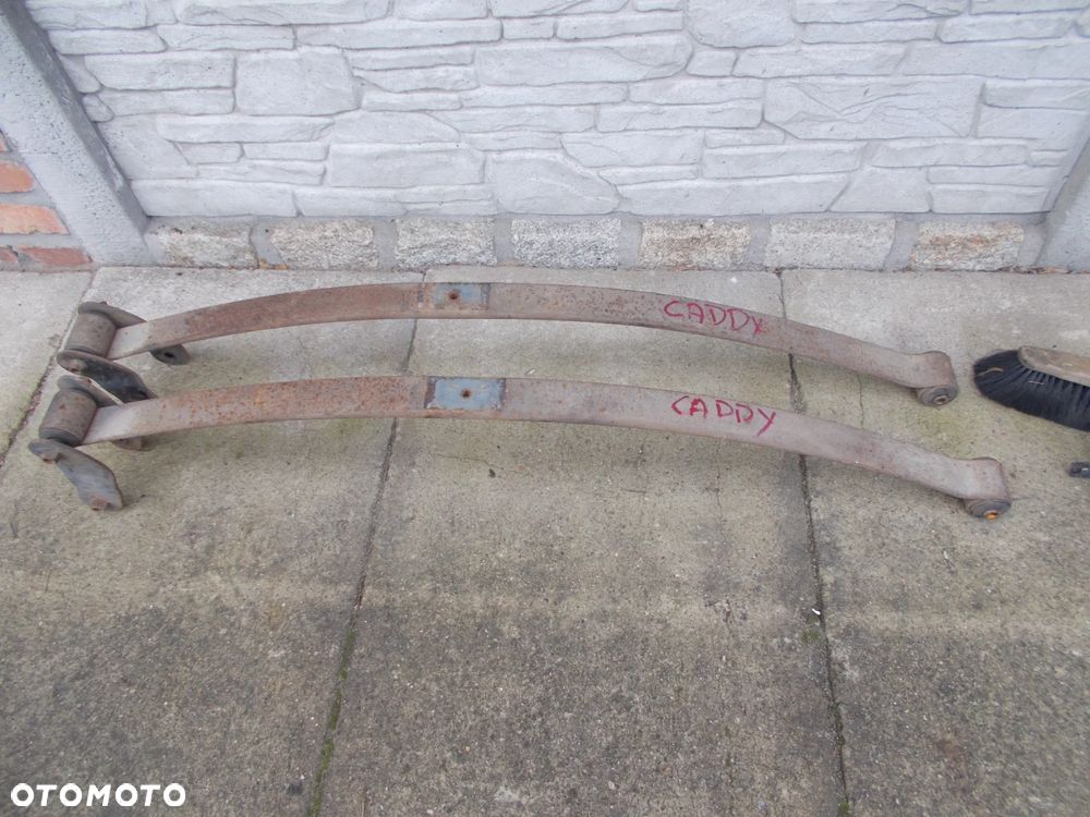 VW Caddy 3 03-10R Resor Resory tył Laga