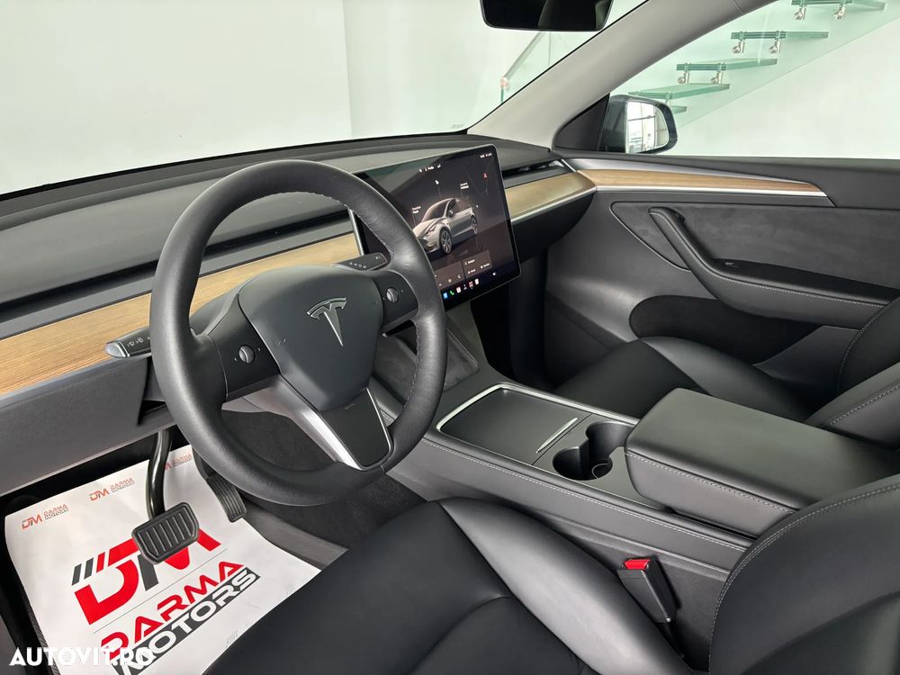 Tesla Model Y - 9