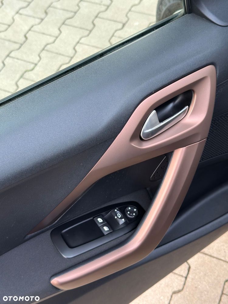 Peugeot 208 PureTech 82 Start & Stop Allure - 19